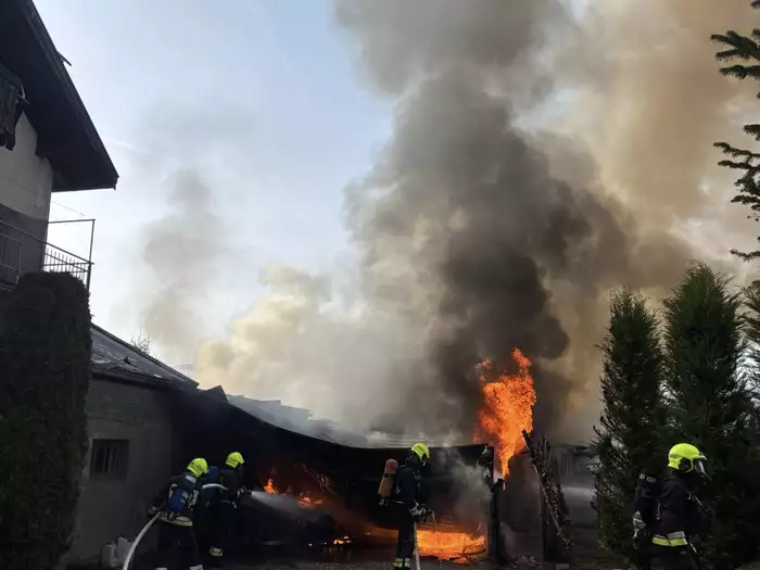 Brand in Leifers: Lager neben Wohnhaus verwüstet
