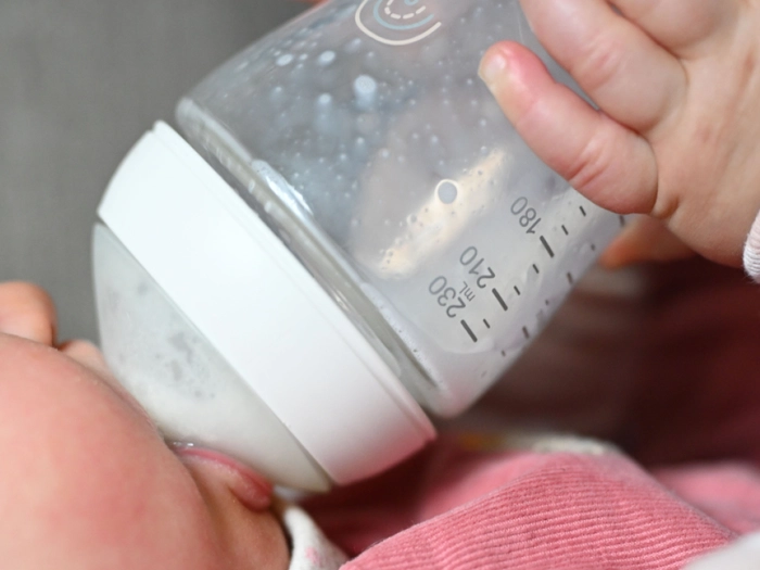 Verunreinigte Babynahrung: 14 Erkrankungsfälle gemeldet