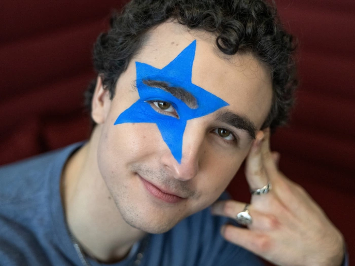 Cosmó legt offizielles Video für seinen "Tanzschein" vor