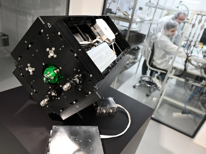 Österreichs erster militärischer Satellit präsentiert