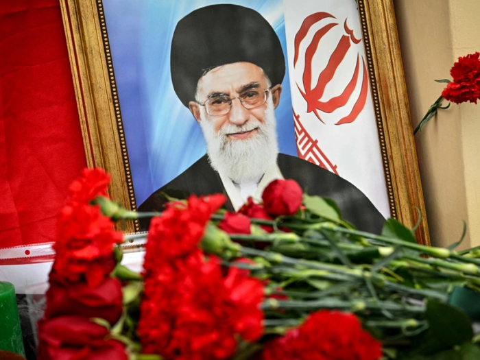 Trauer für Khamenei verschoben - Israel droht Nachfolger