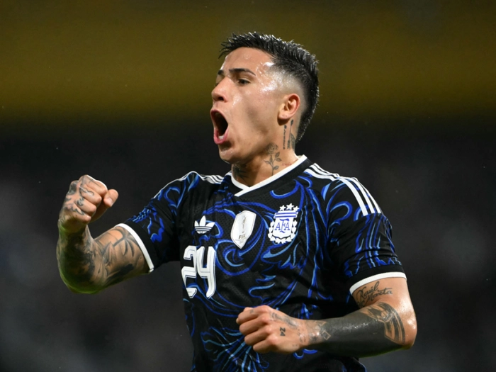 Argentinien siegt 2:1, Algerien feiert Kantersieg