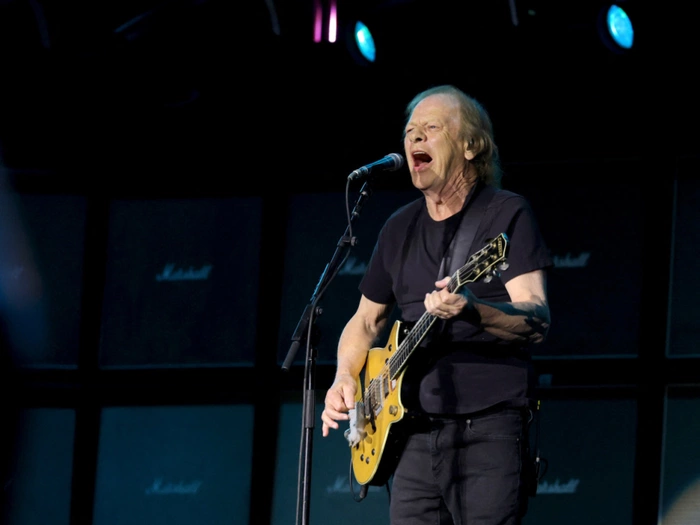 AC/DC-Gitarrist Stevie Young "vorsichtshalber" im Spital