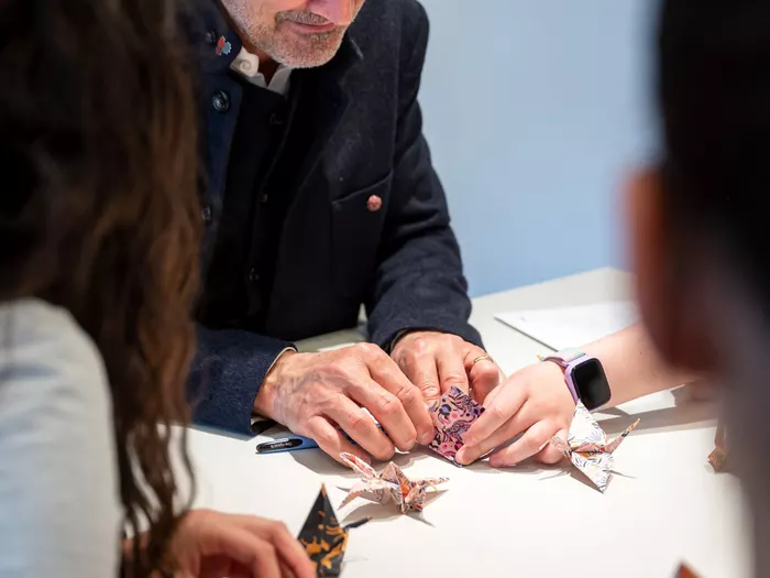 Kraniche des Friedens im Landhaus