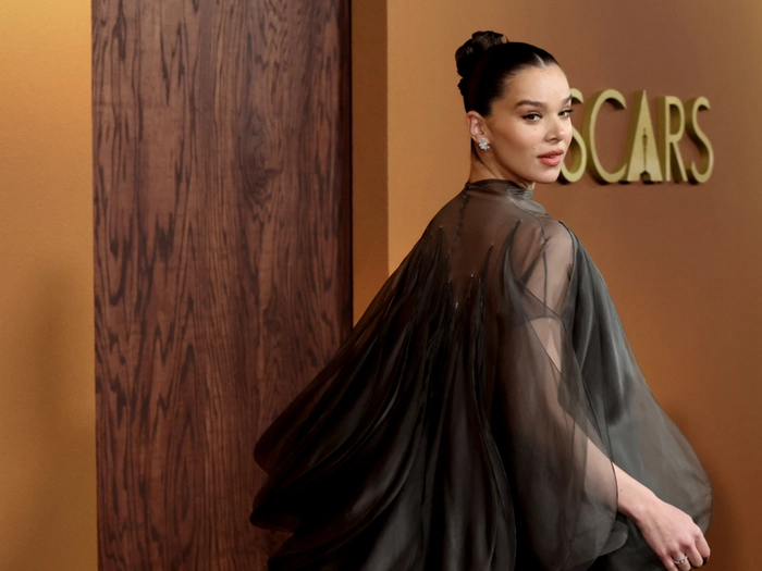 "Blood & Sinners"-Star Hailee Steinfeld ist jetzt Mutter