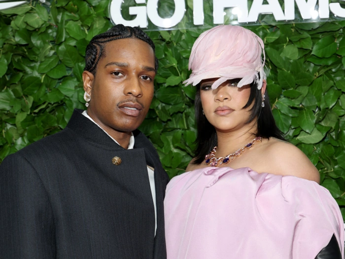 Rihanna erstmals mit Tochter Rocki auf Magazin-Cover