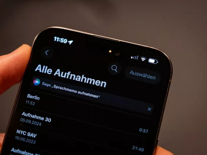 Was die bunten Punkte oben im Handy-Display bedeuten
