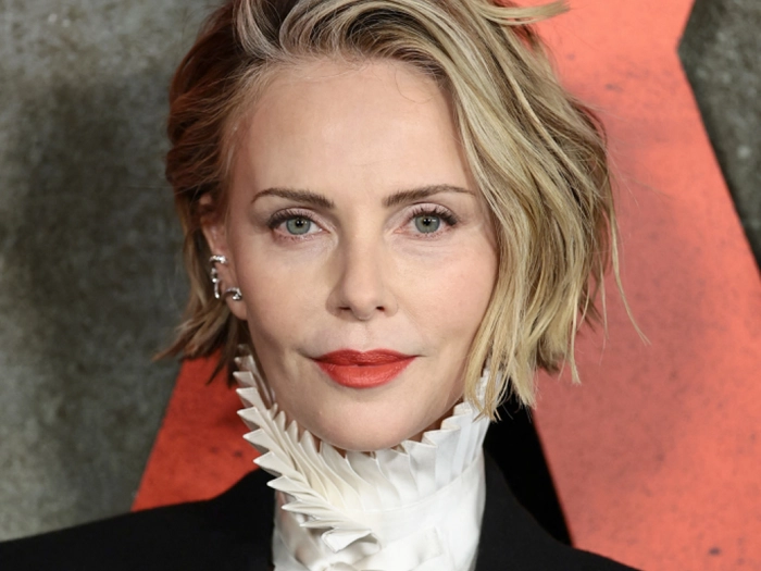 Töchter von Charlize Theron sind "hormonelle Albträume"