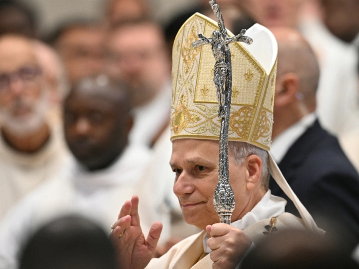 Papst Leo XIV. spendet erstmals Ostersegen "Urbi et Orbi"