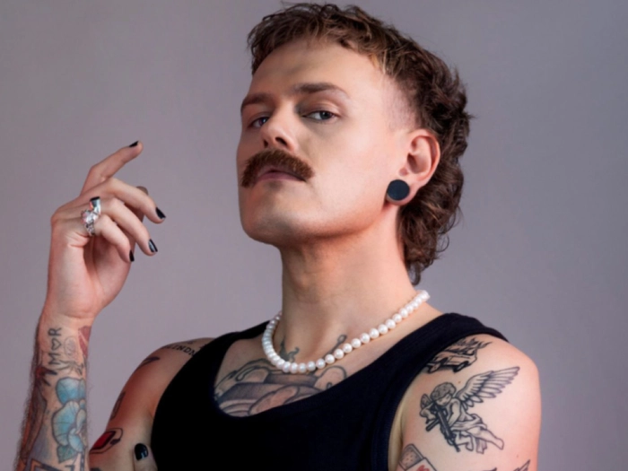 Norwegen legt es im ESC-Rennen mit Jonas Lovv rockig an