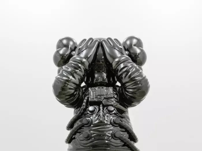 Kaws in der Albertina: Grellbunte Schwarz-Weiß-Kontraste