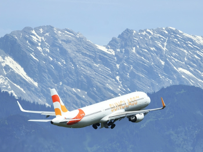 Flughafen Innsbruck im Winter mit Passagier-Plus