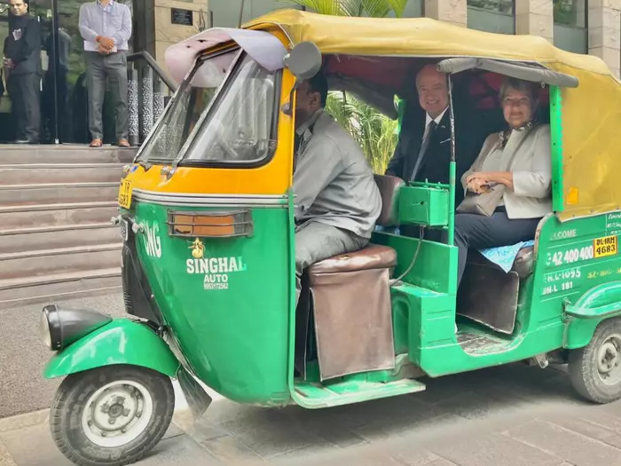 Stocker beendet Indien-Besuch in U-Bahn und Tuk Tuk