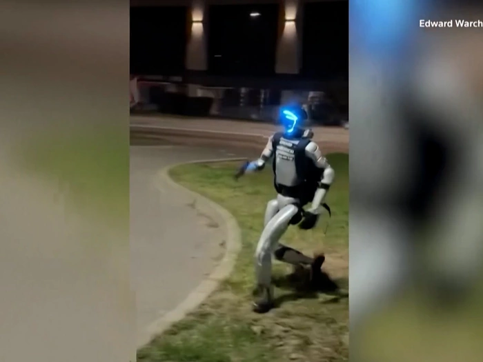 Kein Witz: Ein Roboter auf Wildschweinjagd