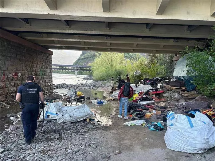 Illegale Schlaflager unter Bozner Brücken geräumt