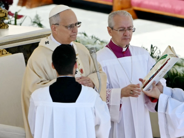Papst erteilte Segen "Urbi et Orbi" - Aufruf zu Weltfrieden