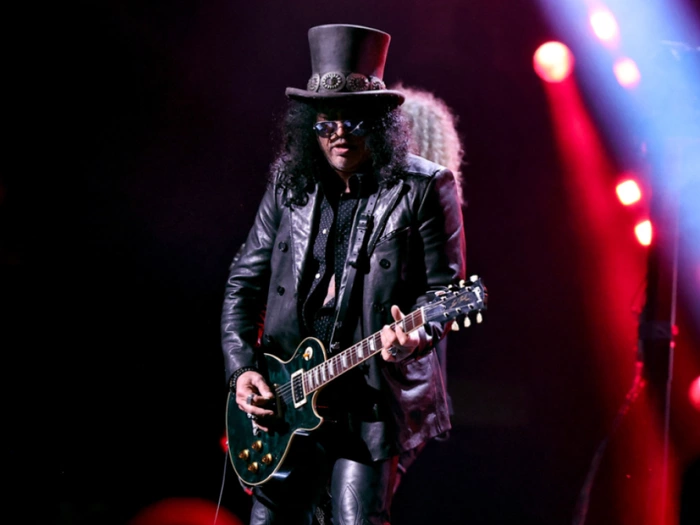 Gitarre von Slash und Mikro von Mercury werden versteigert
