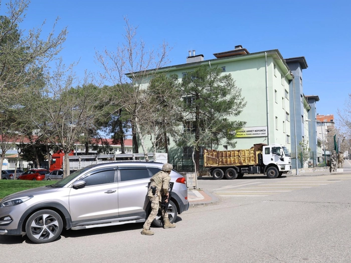 Angreifer verletzt 16 Menschen an türkischer Berufsschule