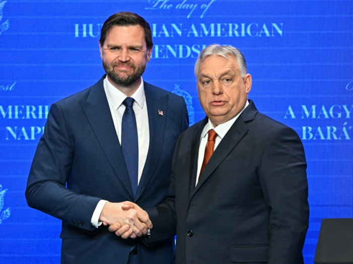 JD Vance in Budapest - EU Wahlkampf-Einmischung vorgeworfen