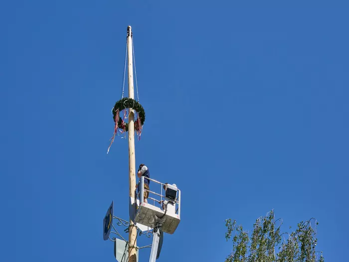 Wenn der Maibaum wieder am Dorfplatz steht