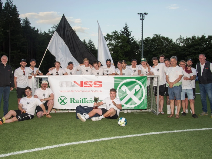 Kaltern und Latsch jubeln über VSS/Raiffeisen Pokaltitel