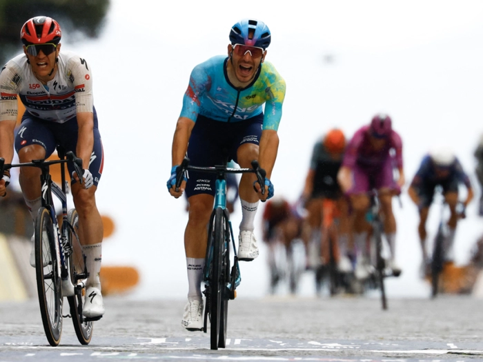 Ballerini holt Giro-Heimsieg nach Massensturz im Sprint