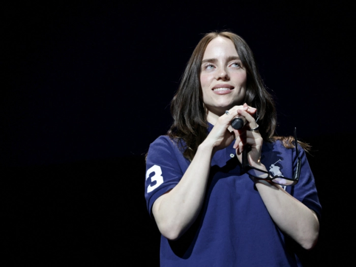 Billie Eilish freut sich "riesig" aufs Älterwerden