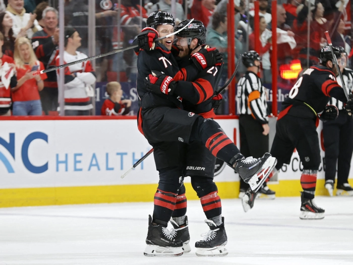 Carolina Hurricanes führen im NHL-Viertelfinale 2:0