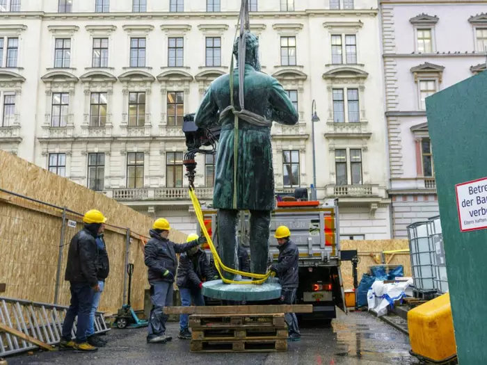 Lueger-Statue von Unbekannten beschädigt