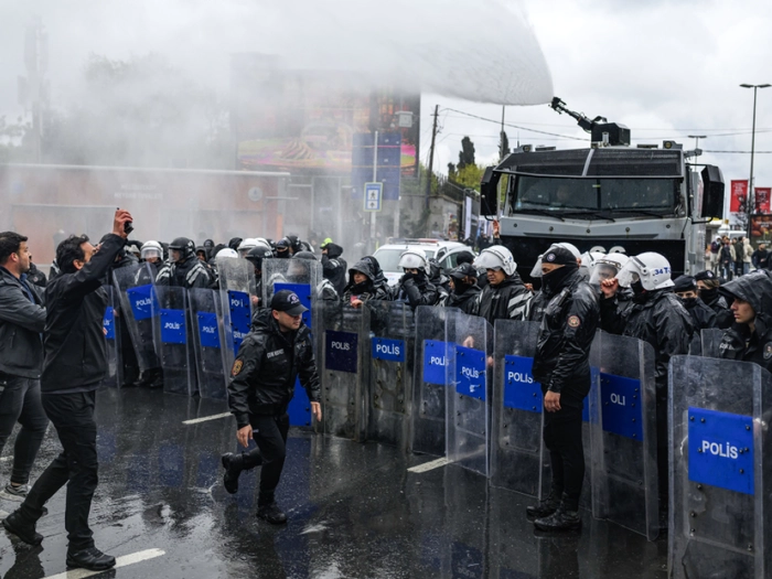 Zusammenstöße zwischen Polizei und Demonstranten in Istanbul
