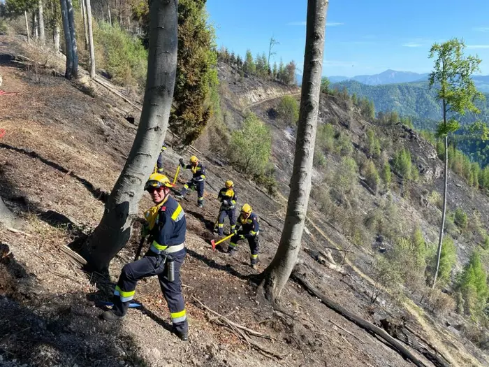 Waldbrand bei Graz - Schon 2.300 Einsatzkräfte halfen