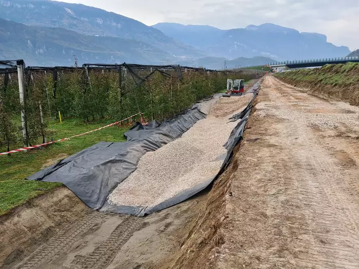 Wildbachverbauung verstärkt Etschdämme im Unterland
