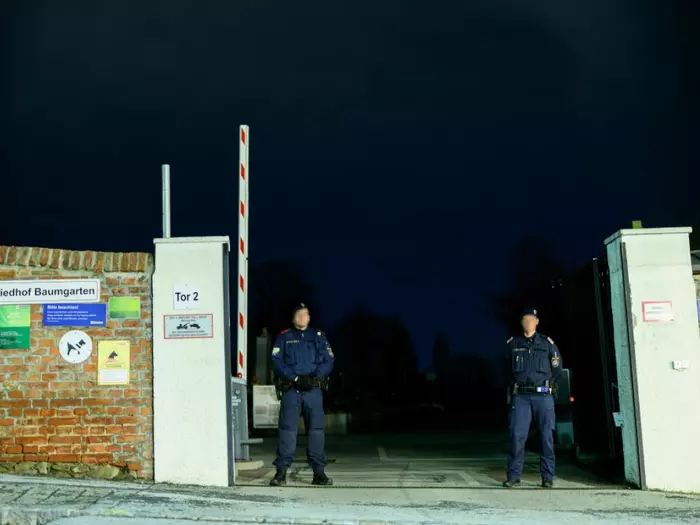 Tötung von Frau auf Friedhof: Mordanklage gegen 14-Jährige