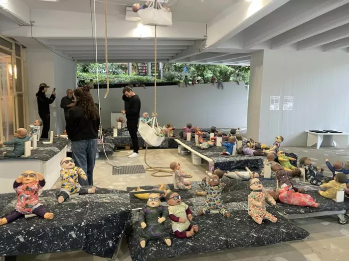 Kunstbiennale Venedig zeigt Puppen, Playmobil und Polyphonie
