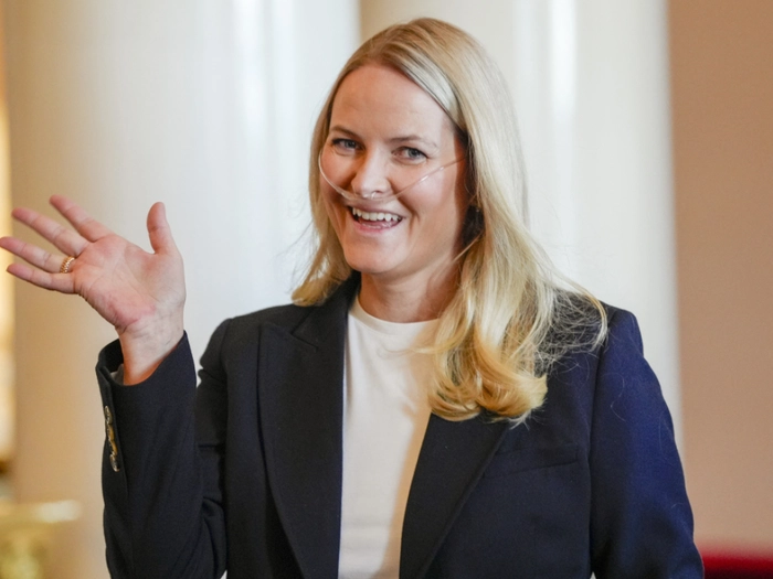 Kronprinzessin Mette-Marit zeigt sich mit Sauerstoffgerät