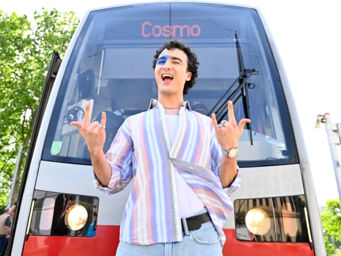 Cosmó setzt zum ESC-Auftakt auf Fahrschein statt Tanzschein