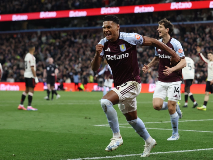 Aston Villa holt mit 4:2 gegen Liverpool CL-Ticket