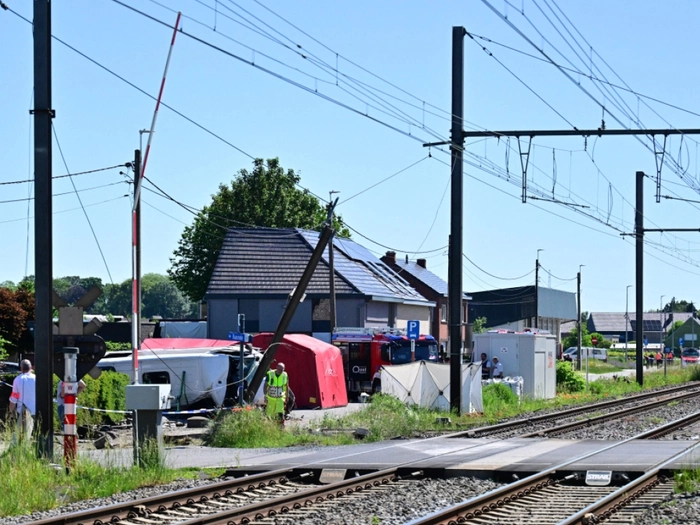 Vier Tote bei Unfall zwischen Zug und Schulbus in Belgien