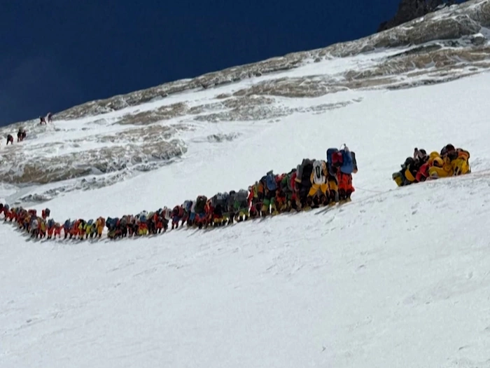 Rekordstau am Mount Everest - VIDEO