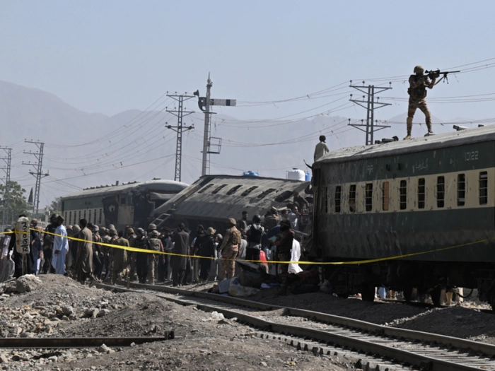 Viele Tote bei Anschlag auf Zug in Pakistan