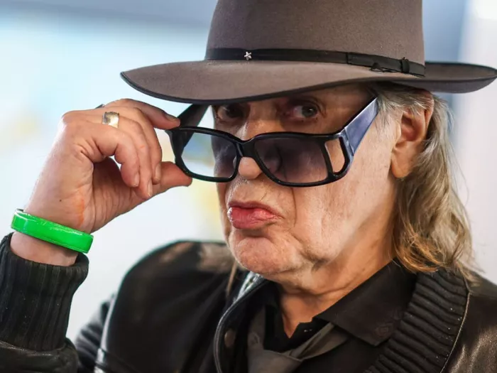 Stimme, Sonnenbrille und Hut: Udo Lindenberg ist 80