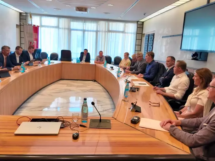 Alfreider trifft Bayerischen Bauindustrieverband in Bozen