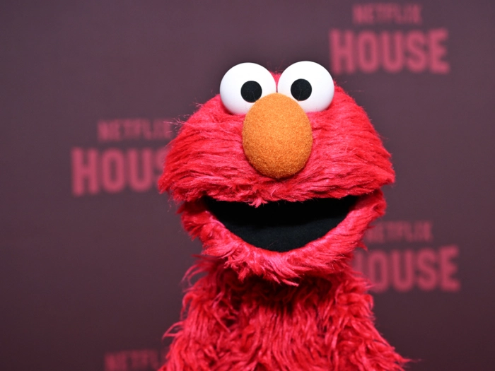 Elmo aus der "Sesamstraße" als Videopodcaster