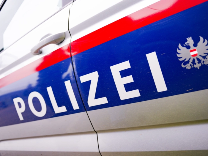 Mann in Innsbrucker Wohnung niedergestochen - Täter flüchtig
