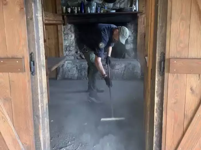 Biwakhütte in den Dolomiten erneut Ziel von Vandalismus