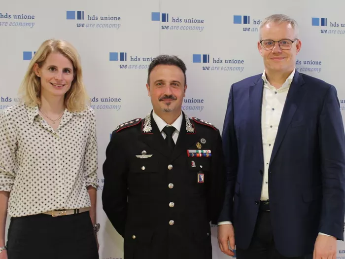 hds und Carabinieri ziehen an einem Strang