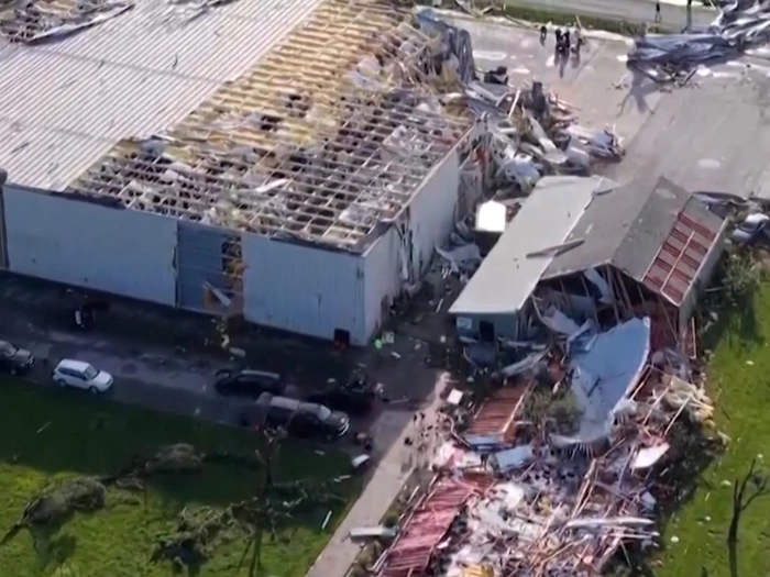 Schneise der Verwüstung: Tornado pflügt durch Illinois