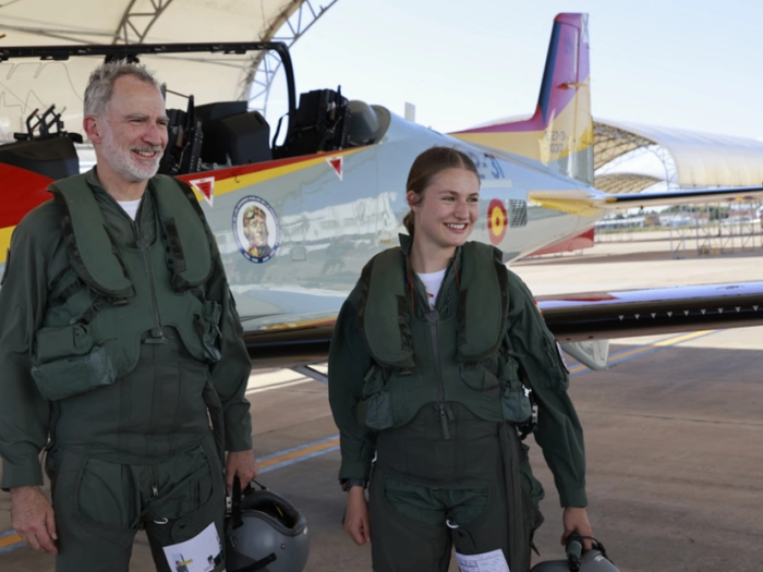 Spaniens König und Thronfolgerin absolvierten Trainingsflug