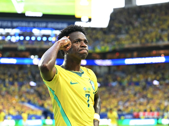 Brasilien mit Vini-Double und 3:0 über Schotten weiter