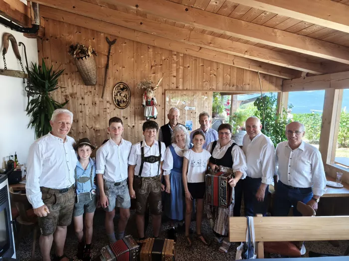 Tradition, Tanz und Traumblick: Gelungene Premiere beim Hoangart in Graun